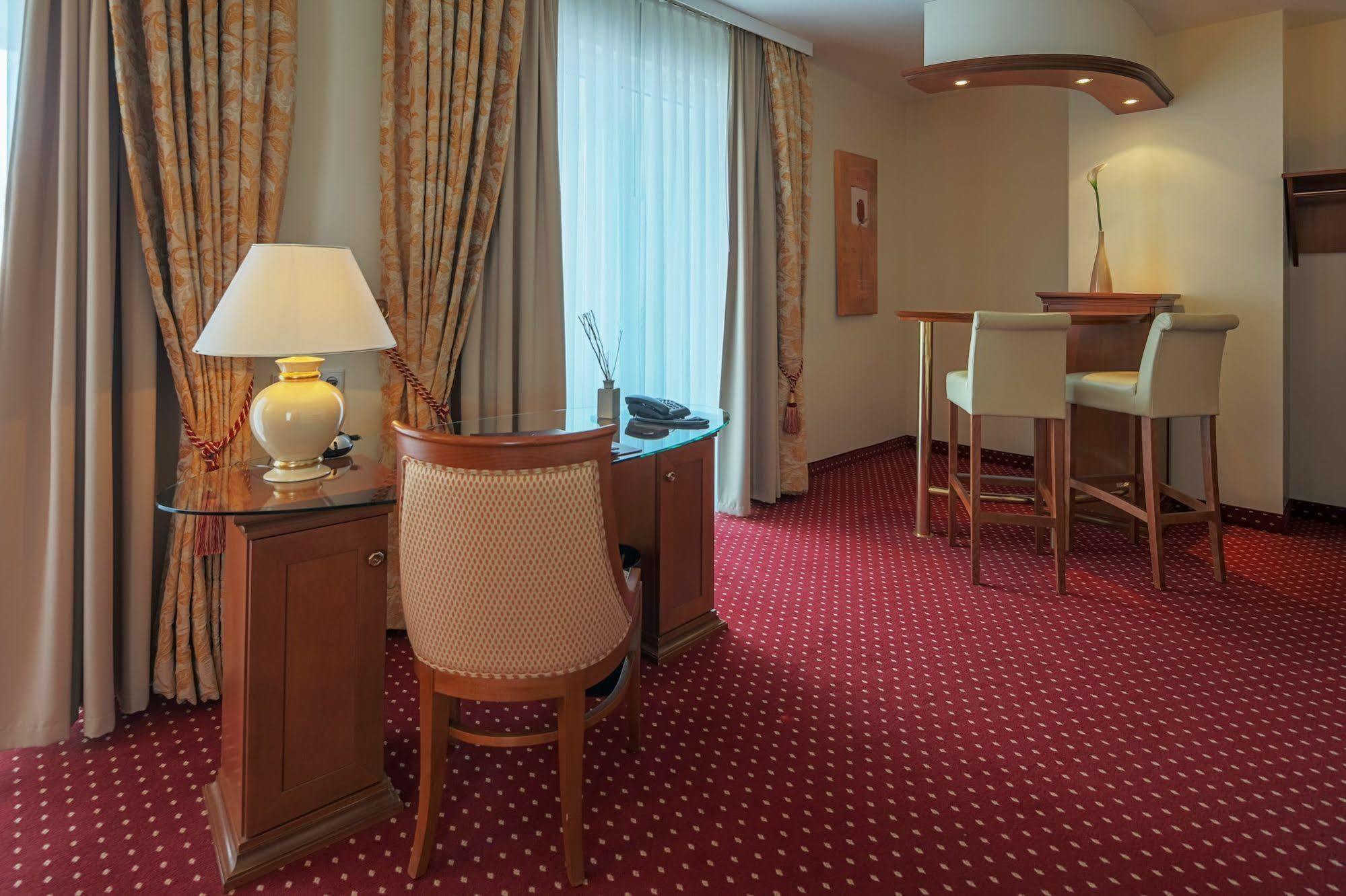 Hotel-Restaurant Kunz ピルマゼンス エクステリア 写真