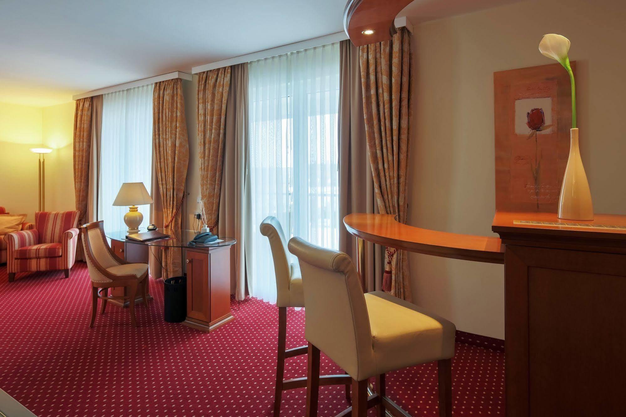 Hotel-Restaurant Kunz ピルマゼンス エクステリア 写真