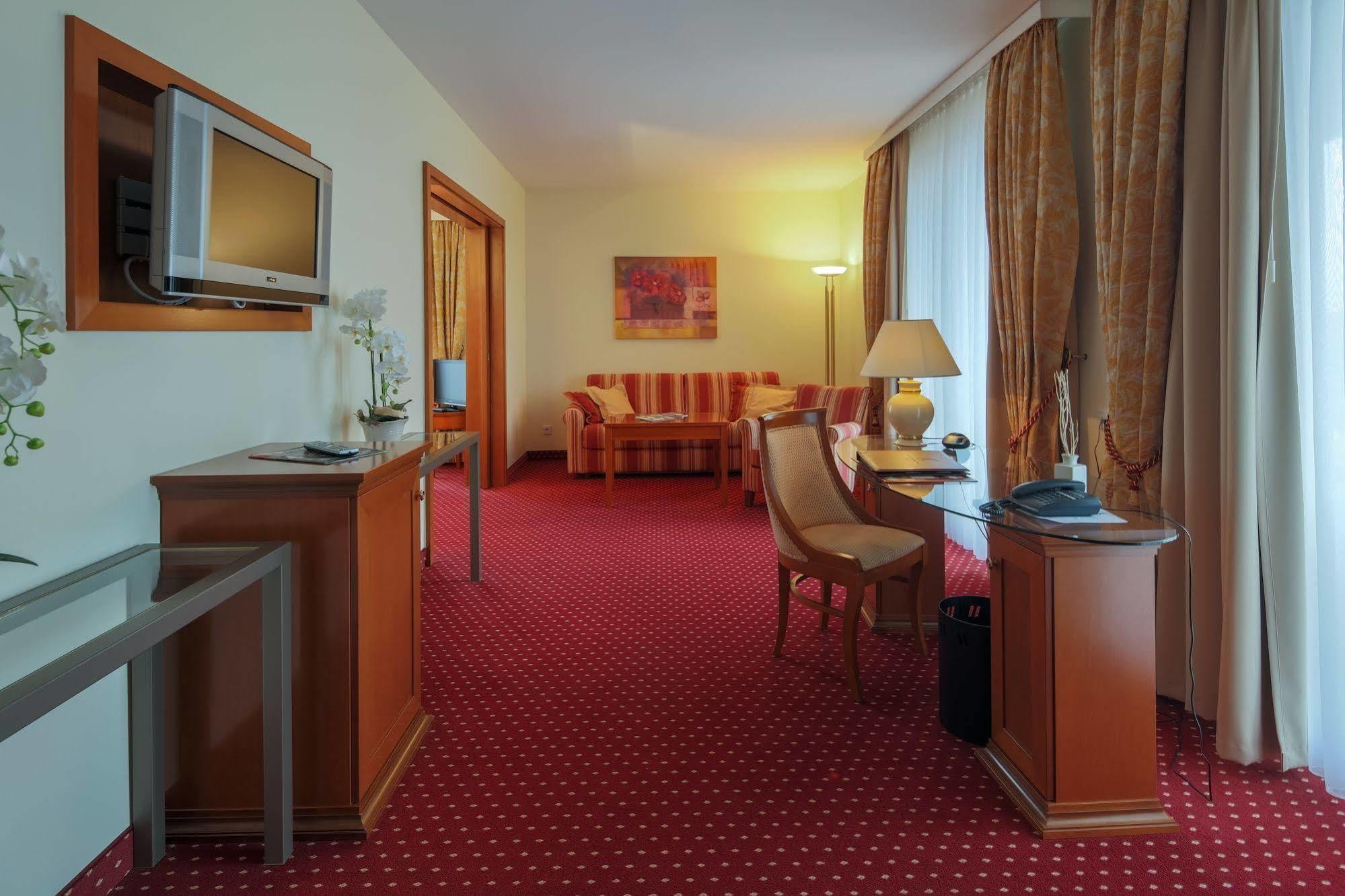 Hotel-Restaurant Kunz ピルマゼンス エクステリア 写真